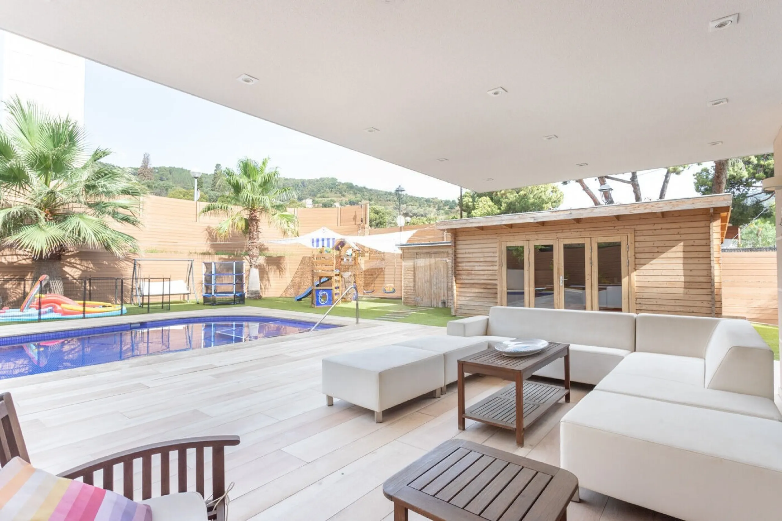 Luxury House with a Garden and Panoramic Views for Rent in the Prestigious Pedralbes district, Barcelona