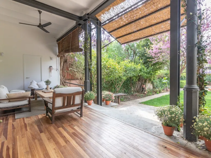 Charming House with Garden and Pool for Mid-Term Rent in Sarria Center, Barcelona