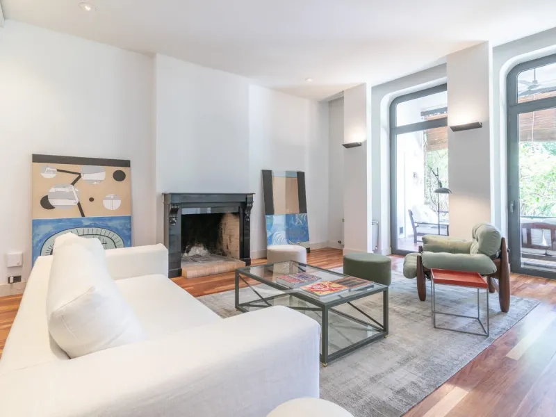 Charming House with Garden and Pool for Mid-Term Rent in Sarria Center, Barcelona