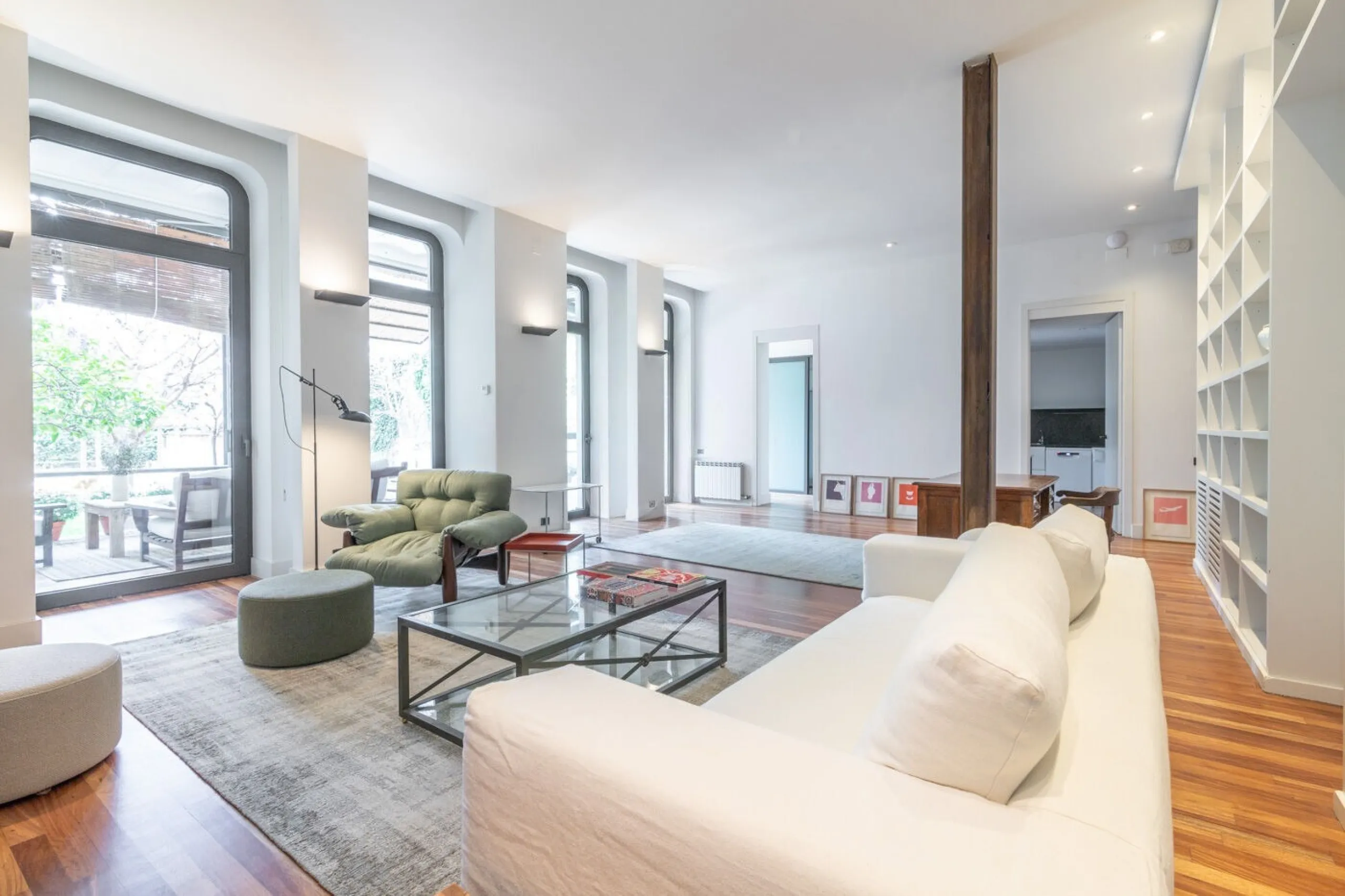 Charming House with Garden and Pool for Mid-Term Rent in Sarria Center, Barcelona