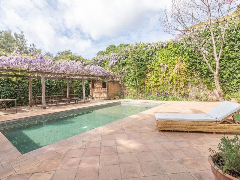Charming House with Garden and Pool for Mid-Term Rent in Sarria Center, Barcelona