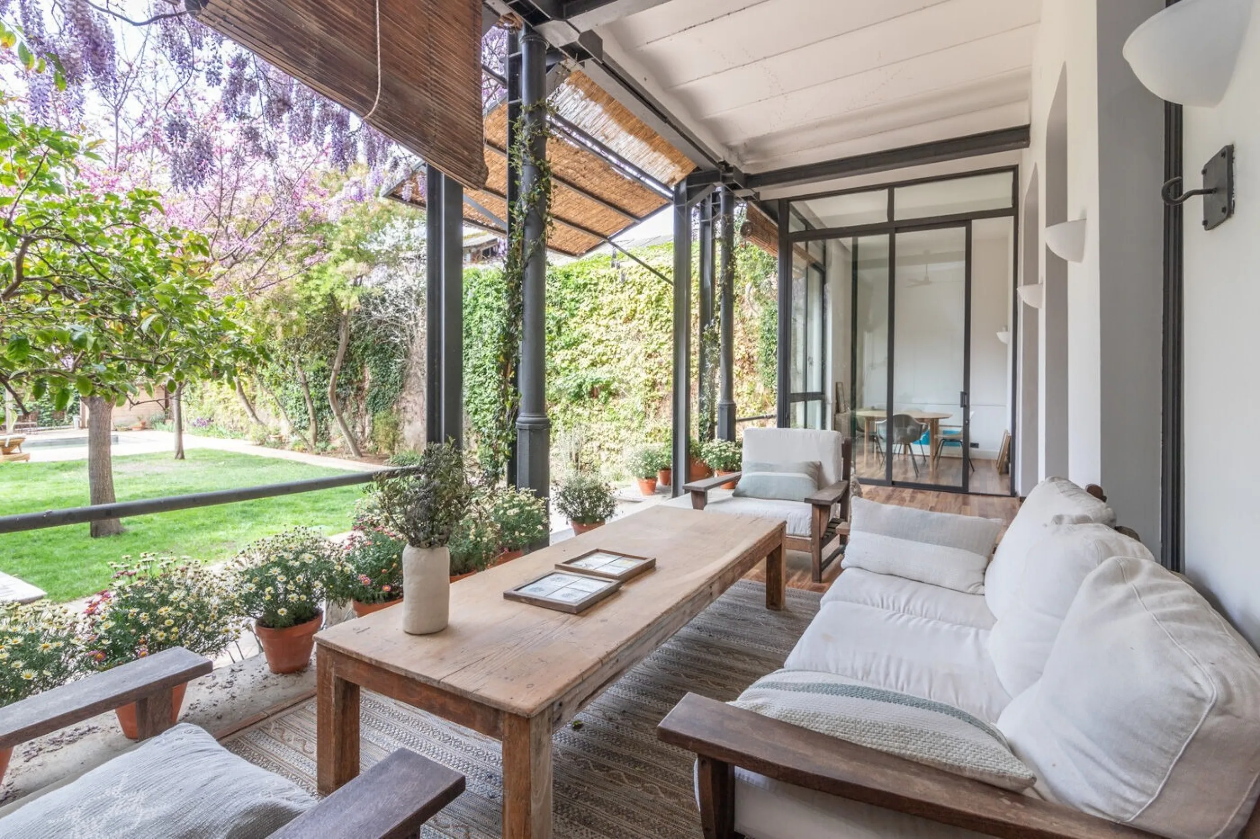 Charming House with Garden and Pool for Mid-Term Rent in Sarria Center, Barcelona