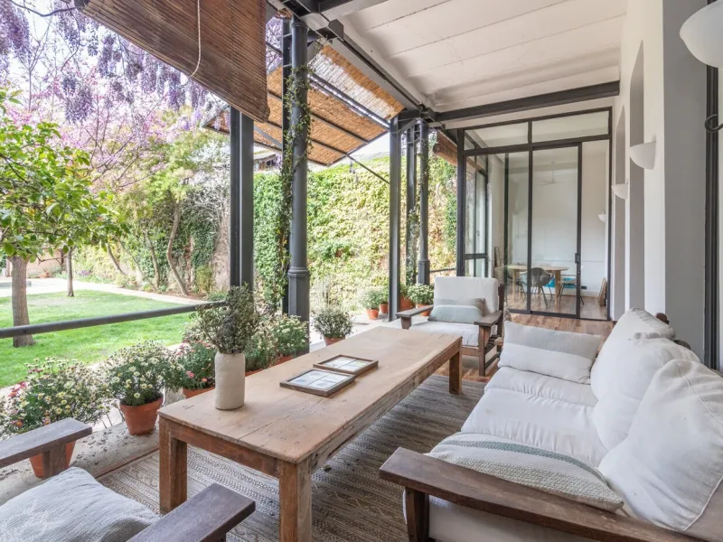 Charming House with Garden and Pool for Mid-Term Rent in Sarria Center, Barcelona