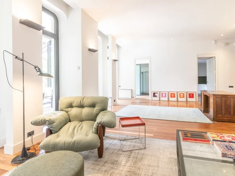 Charming House with Garden and Pool for Mid-Term Rent in Sarria Center, Barcelona