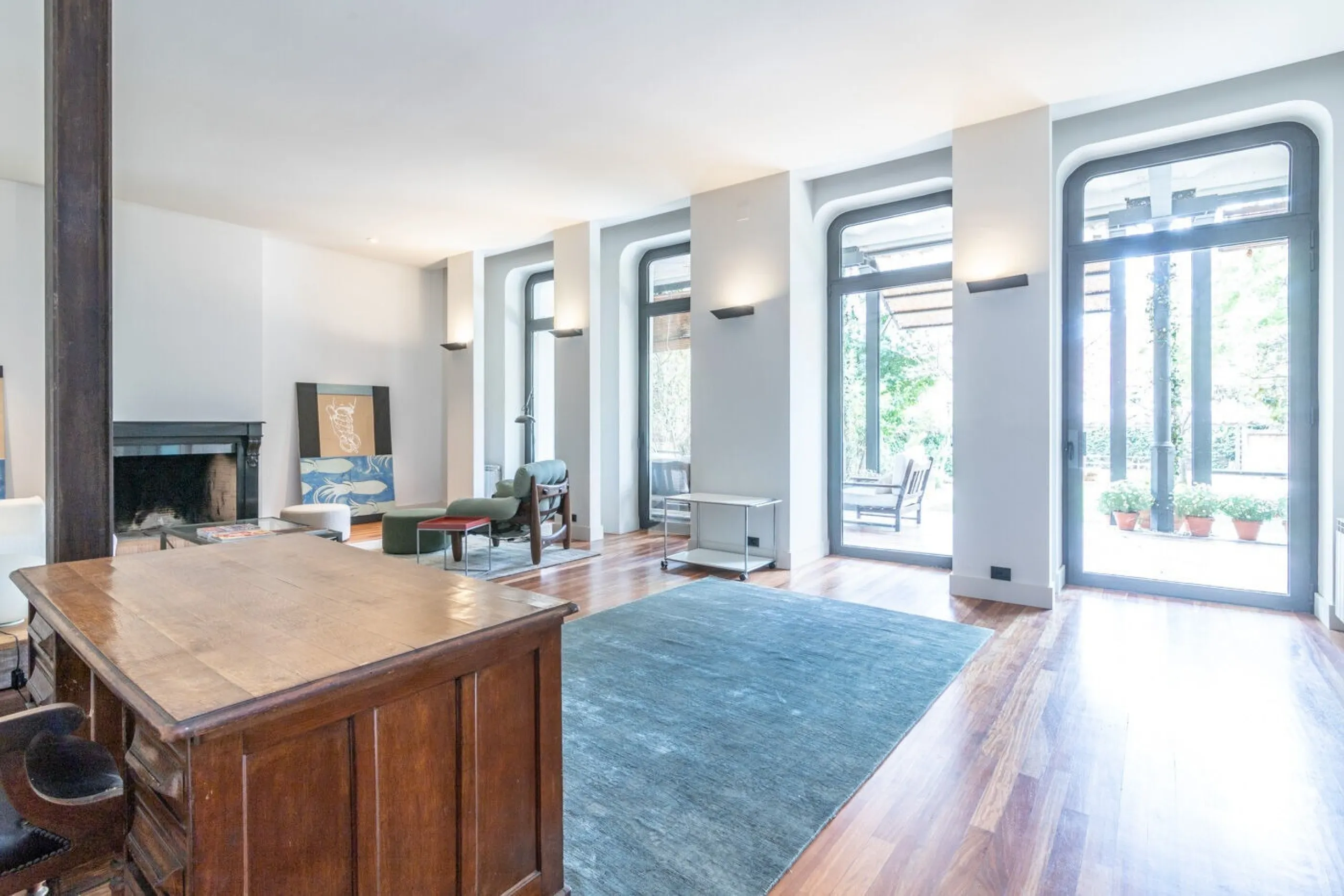 Charming House with Garden and Pool for Mid-Term Rent in Sarria Center, Barcelona