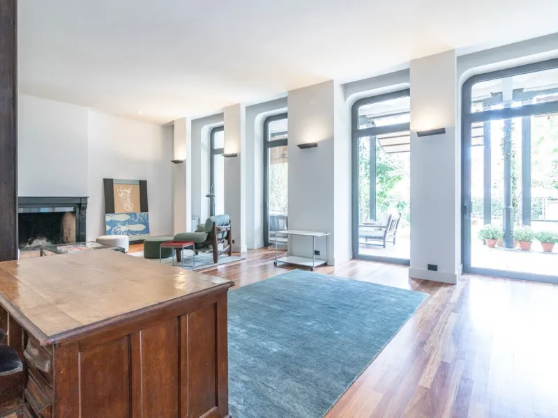 Charming House with Garden and Pool for Mid-Term Rent in Sarria Center, Barcelona