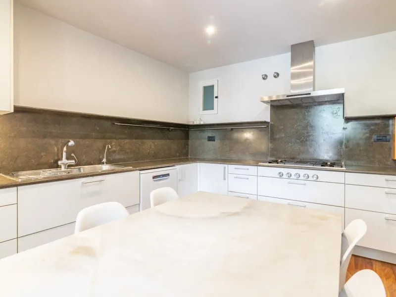 Charming House with Garden and Pool for Mid-Term Rent in Sarria Center, Barcelona