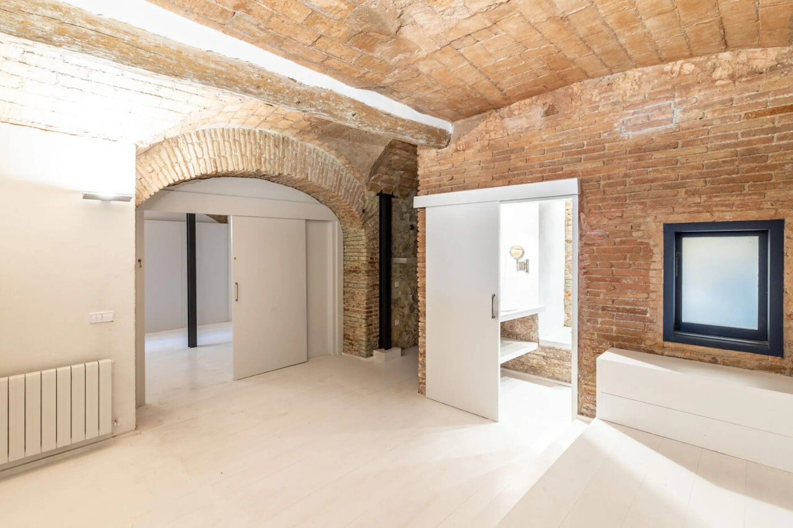 Charming House with Garden and Pool for Mid-Term Rent in Sarria Center, Barcelona