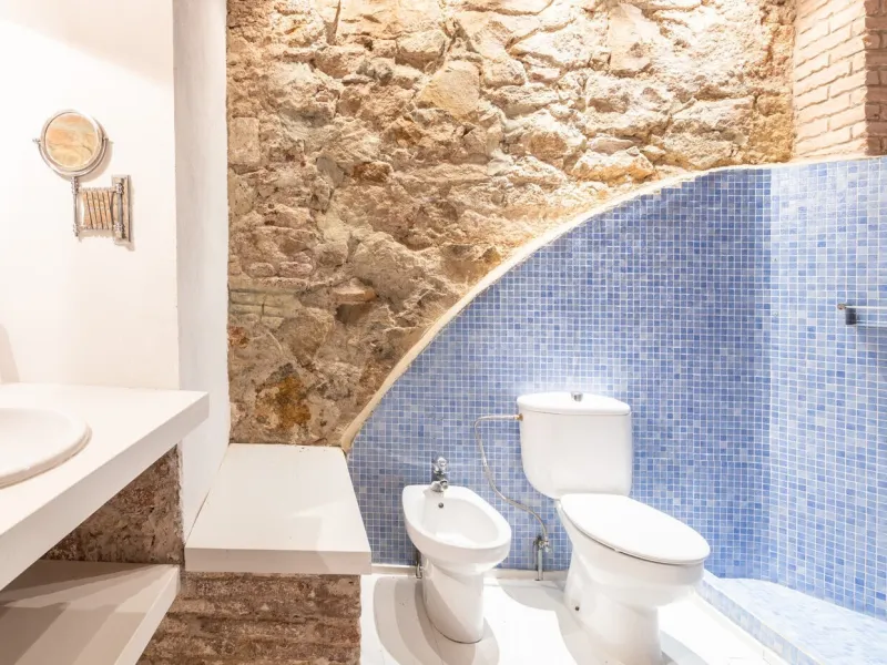 Charming House with Garden and Pool for Mid-Term Rent in Sarria Center, Barcelona