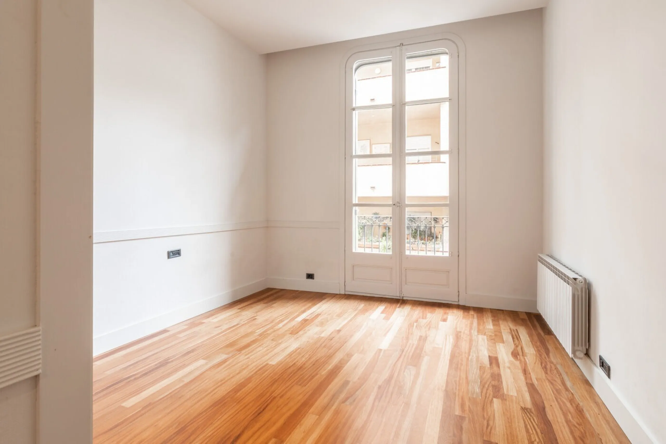 Charming House with Garden and Pool for Mid-Term Rent in Sarria Center, Barcelona
