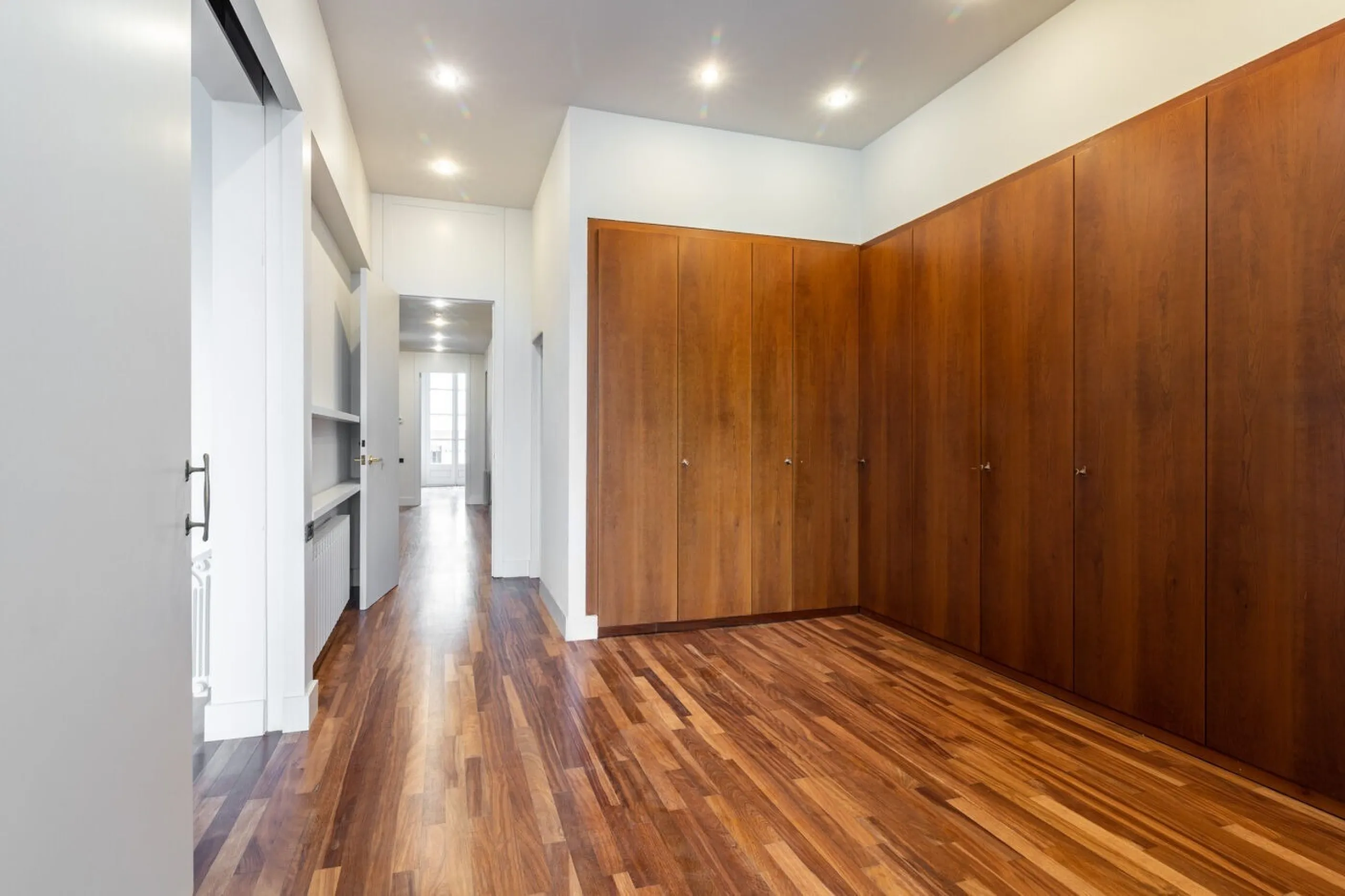 Charming House with Garden and Pool for Mid-Term Rent in Sarria Center, Barcelona