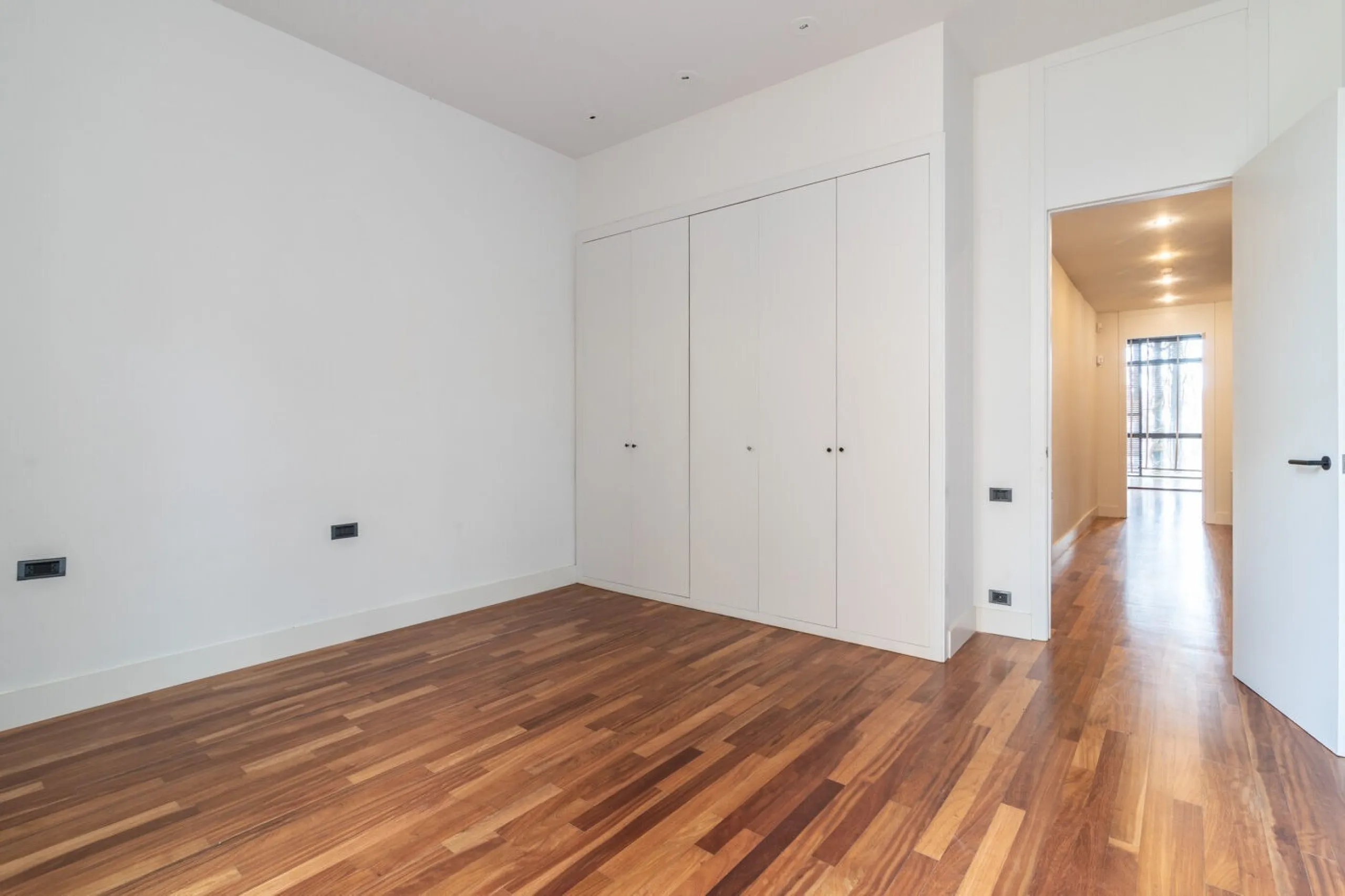 Charming House with Garden and Pool for Mid-Term Rent in Sarria Center, Barcelona