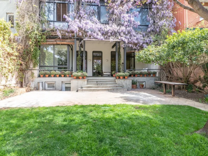 Charming House with Garden and Pool for Mid-Term Rent in Sarria Center, Barcelona