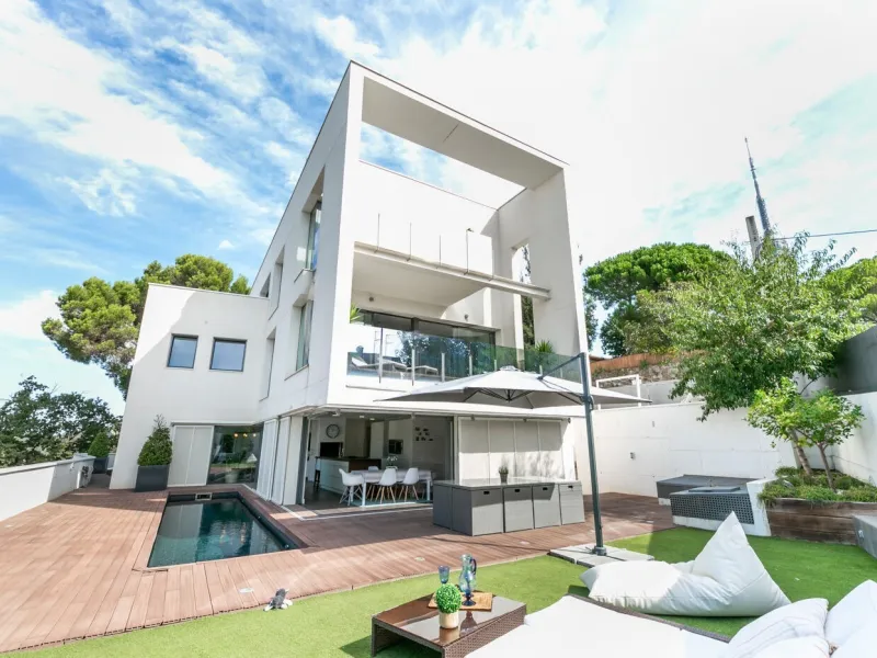  Modern Villa with Pool and Panoramic Views for Rent in Valvidrera, Barcelona