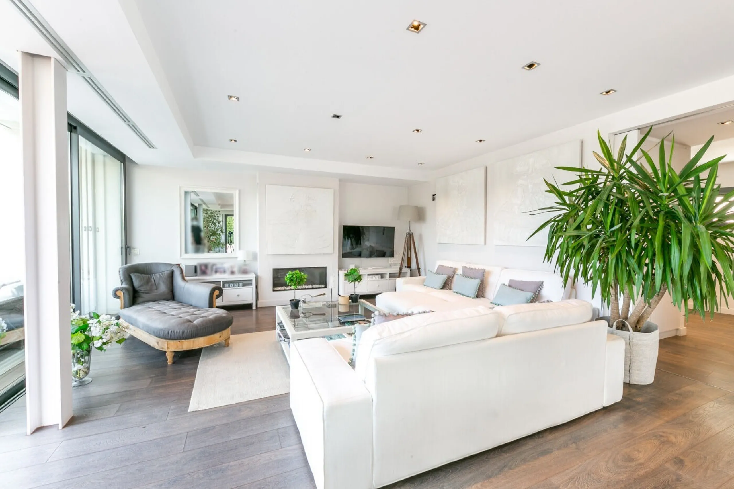  Modern Villa with Pool and Panoramic Views for Rent in Valvidrera, Barcelona