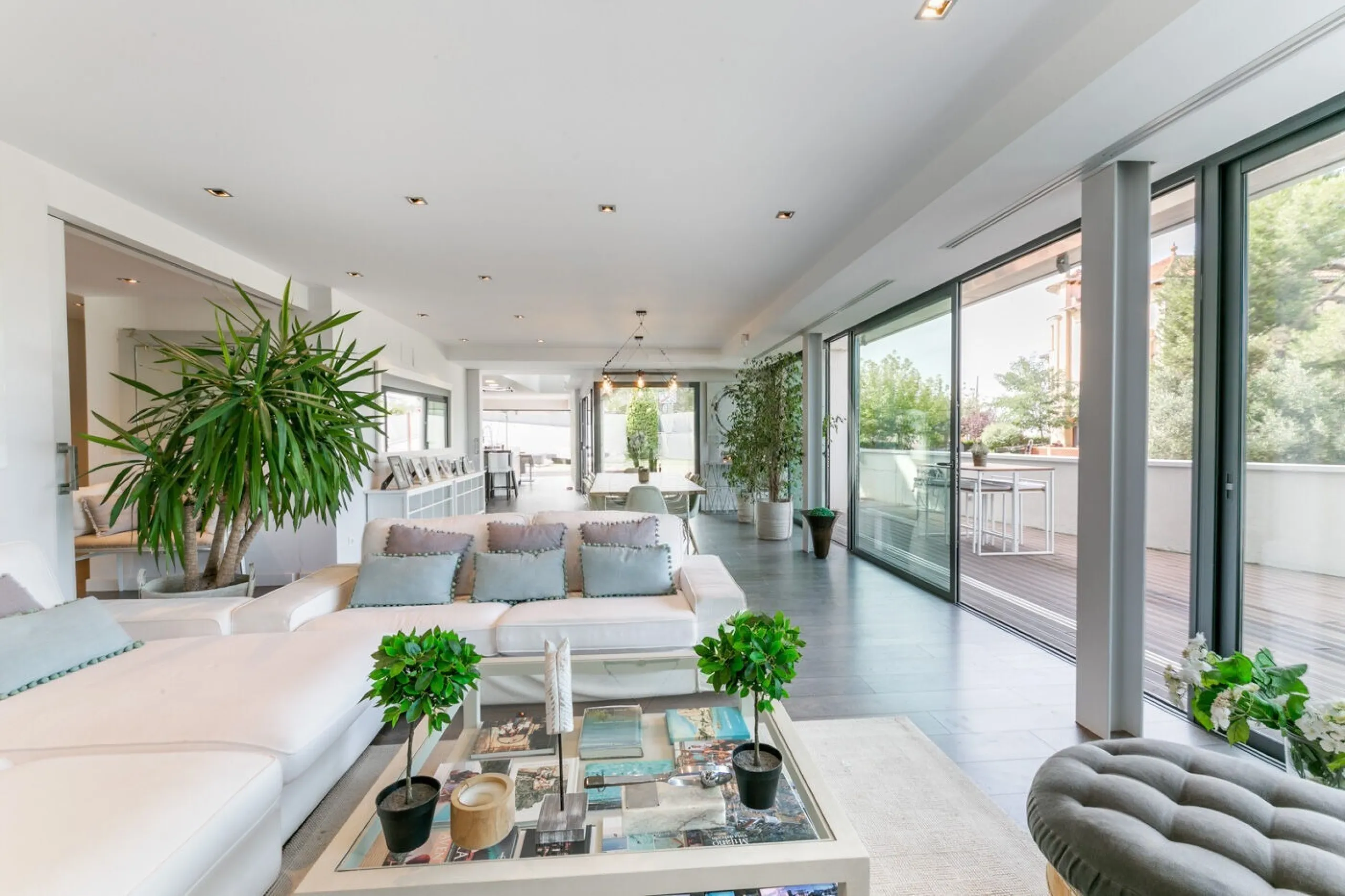  Modern Villa with Pool and Panoramic Views for Rent in Valvidrera, Barcelona