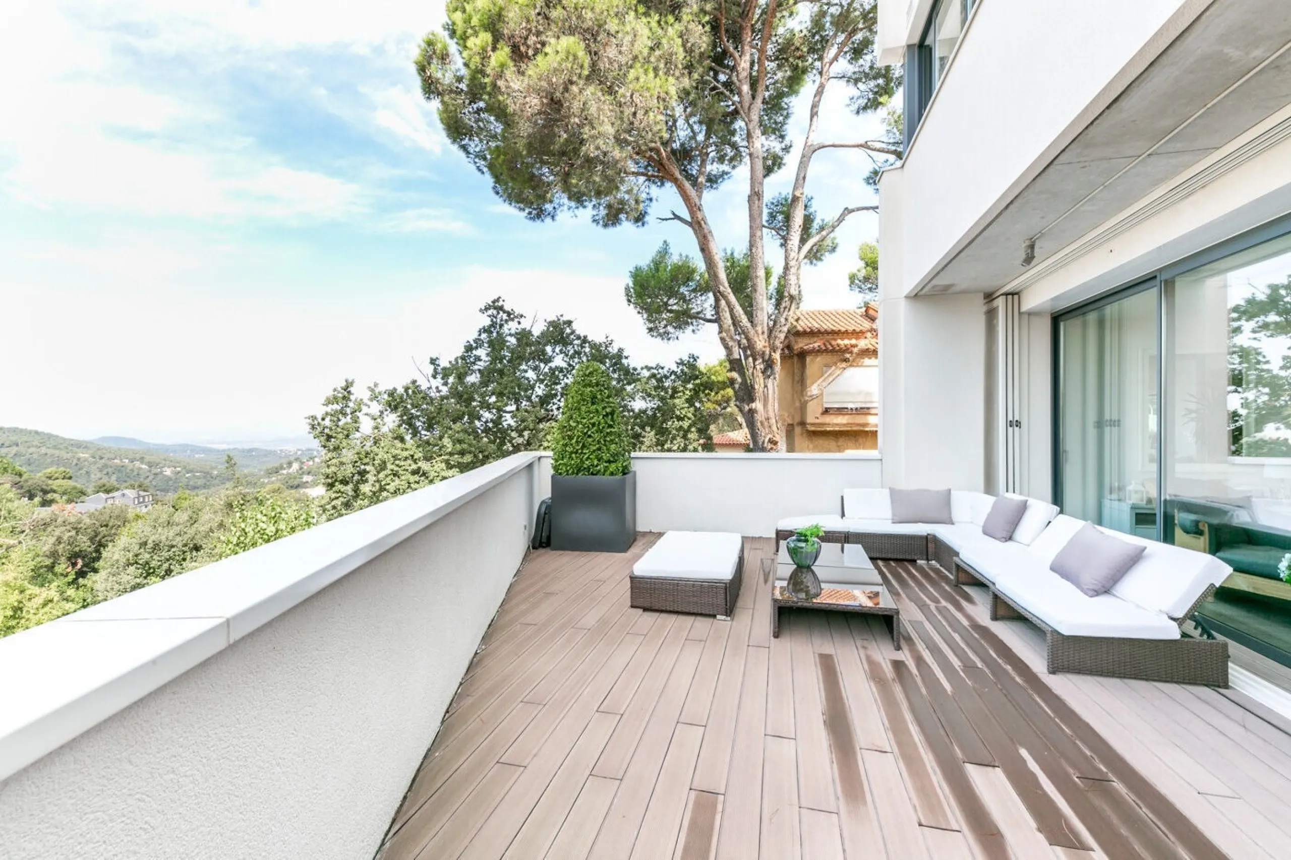  Modern Villa with Pool and Panoramic Views for Rent in Valvidrera, Barcelona
