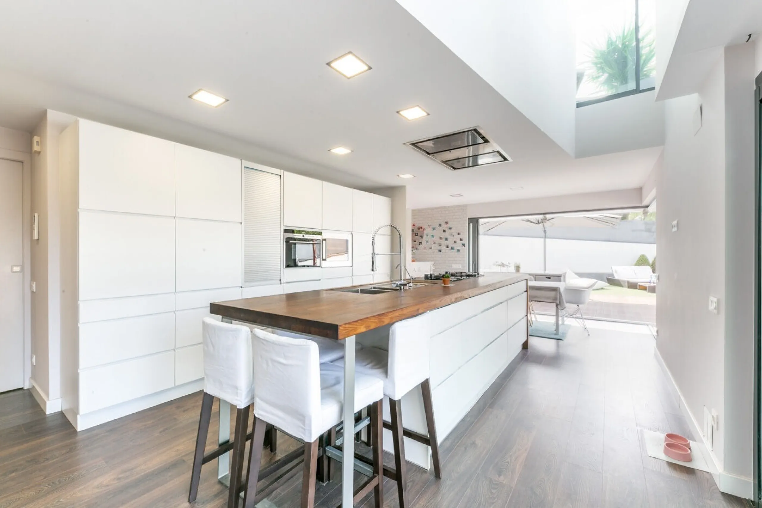  Modern Villa with Pool and Panoramic Views for Rent in Valvidrera, Barcelona