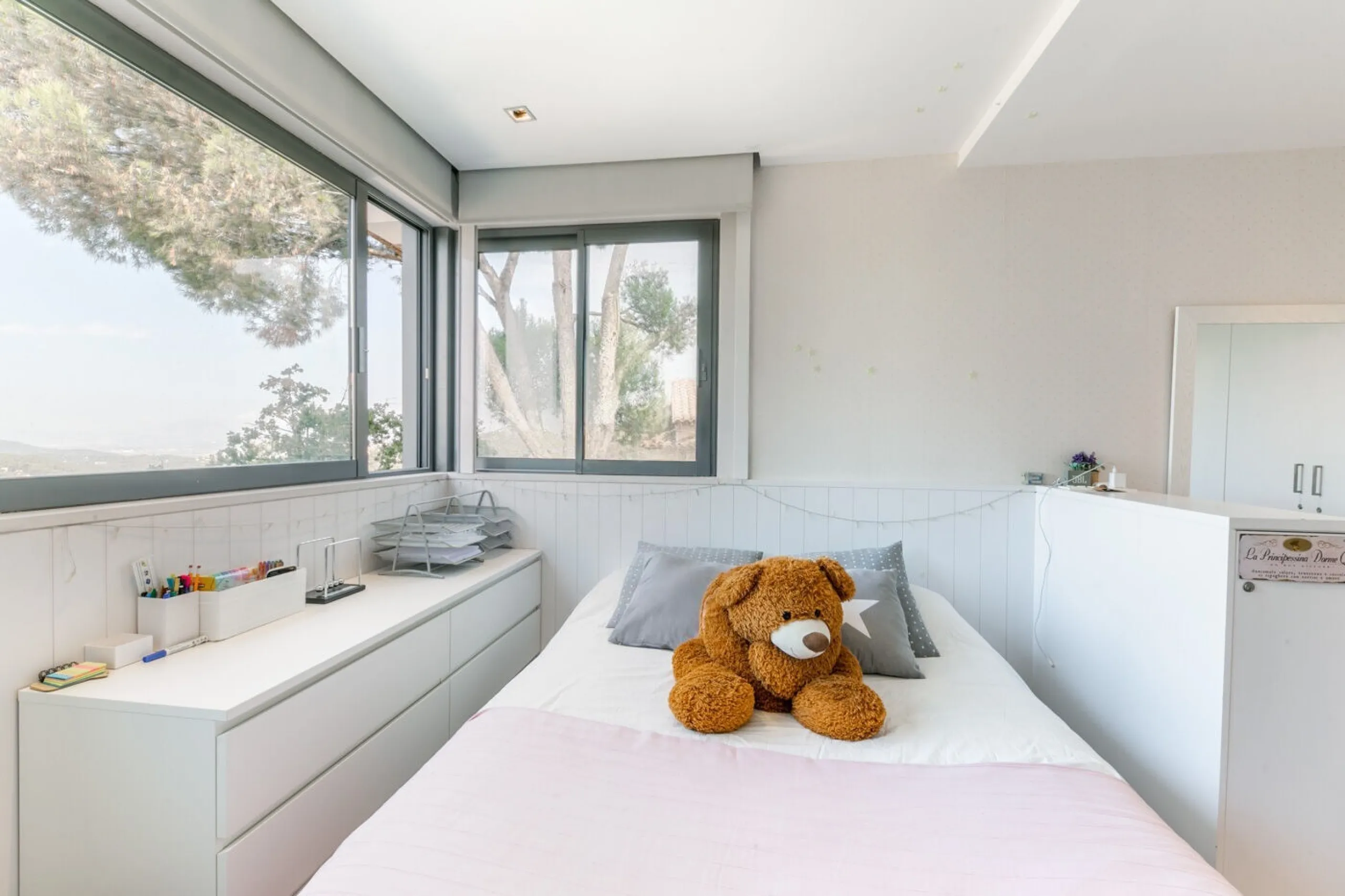  Modern Villa with Pool and Panoramic Views for Rent in Valvidrera, Barcelona