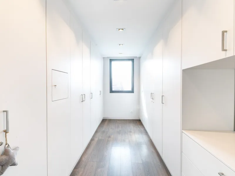  Modern Villa with Pool and Panoramic Views for Rent in Valvidrera, Barcelona