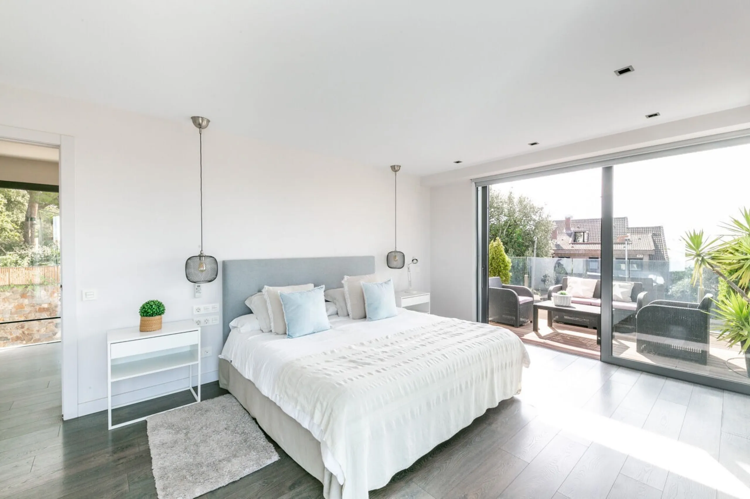  Modern Villa with Pool and Panoramic Views for Rent in Valvidrera, Barcelona