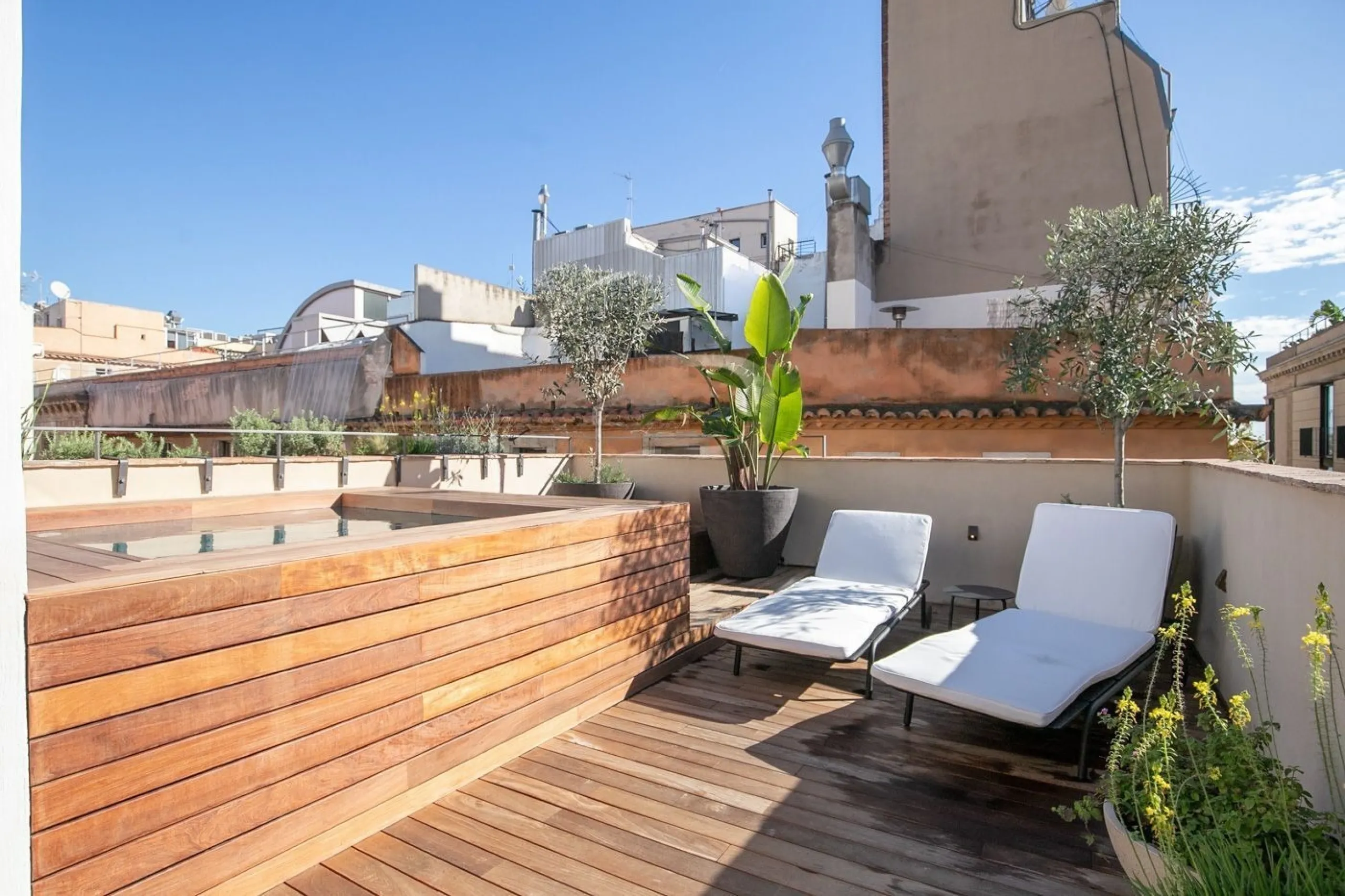 FFurnished Duplex Penthouse for Rent in El Gotic, Barcelona