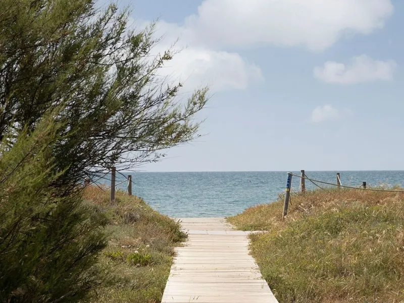 Wohnung mit Meerblick und Terrasse in Gavà Mar – Erste Strandreihe