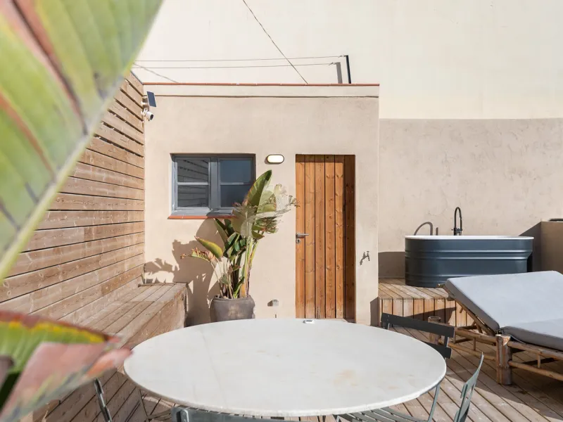 Renovated Beachside Apartment with Balcony in Barceloneta, Barcelona