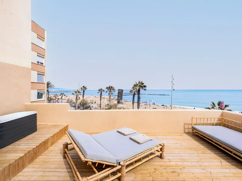 Renovated Beachside Apartment with Balcony in Barceloneta, Barcelona