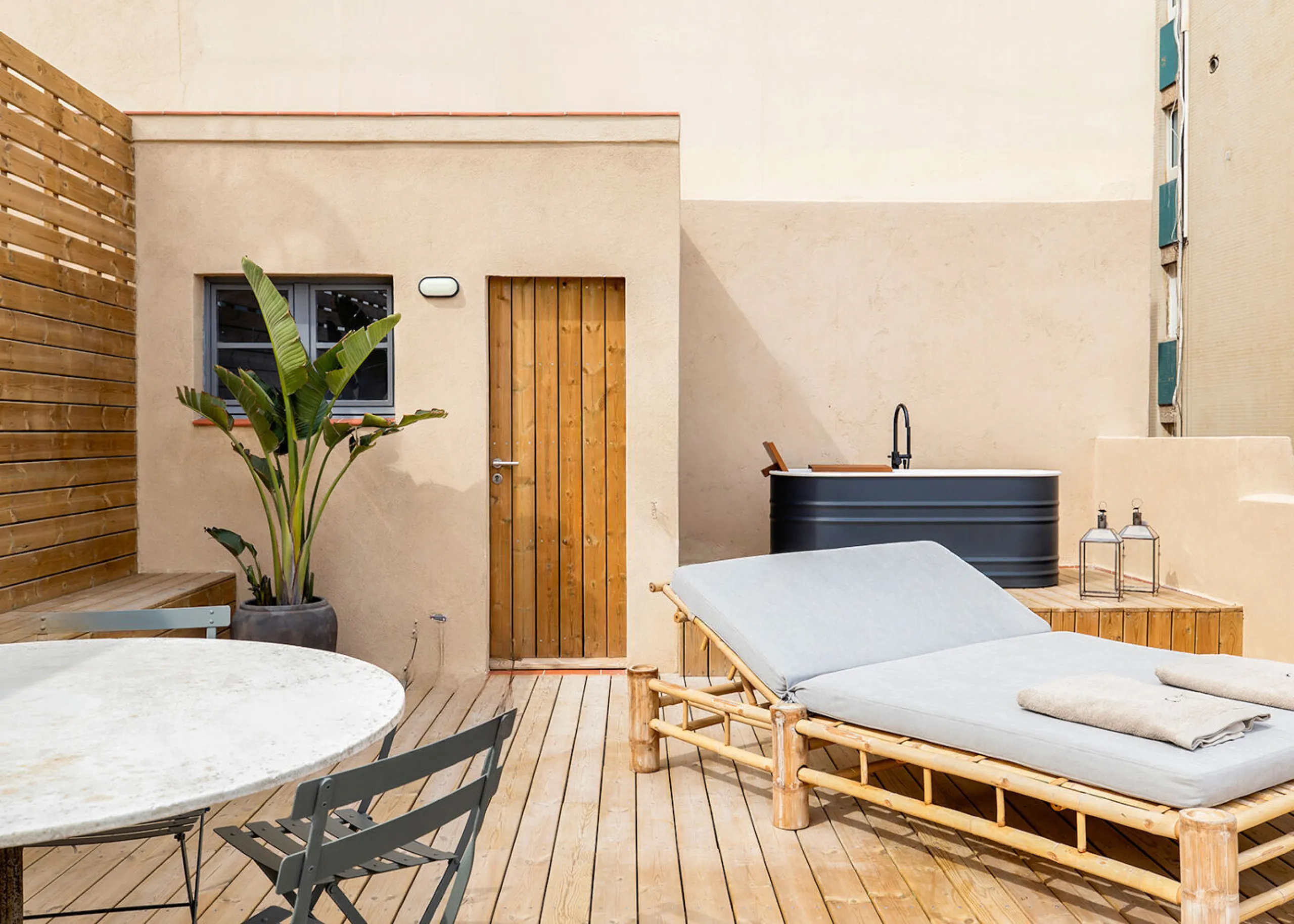 Renovated Beachside Apartment with Balcony in Barceloneta, Barcelona