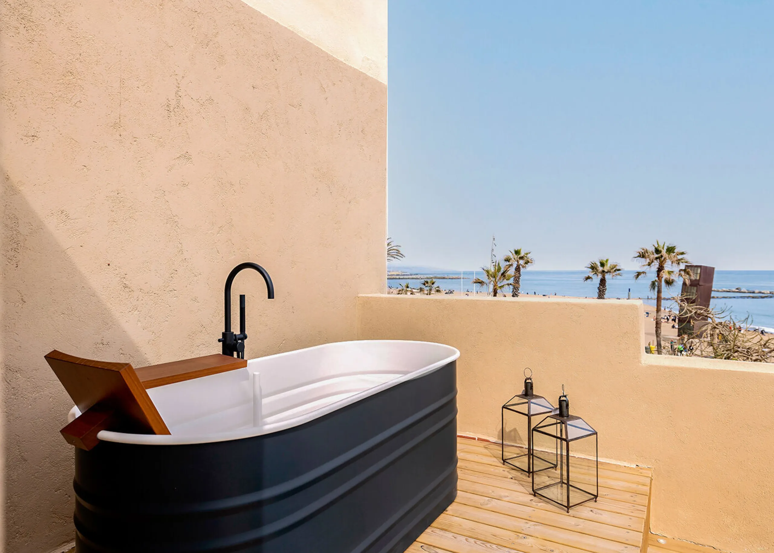 Renovated Beachside Apartment with Balcony in Barceloneta, Barcelona