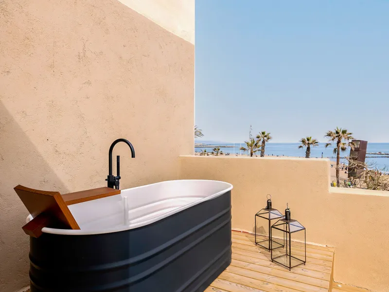 Renovated Beachside Apartment with Balcony in Barceloneta, Barcelona