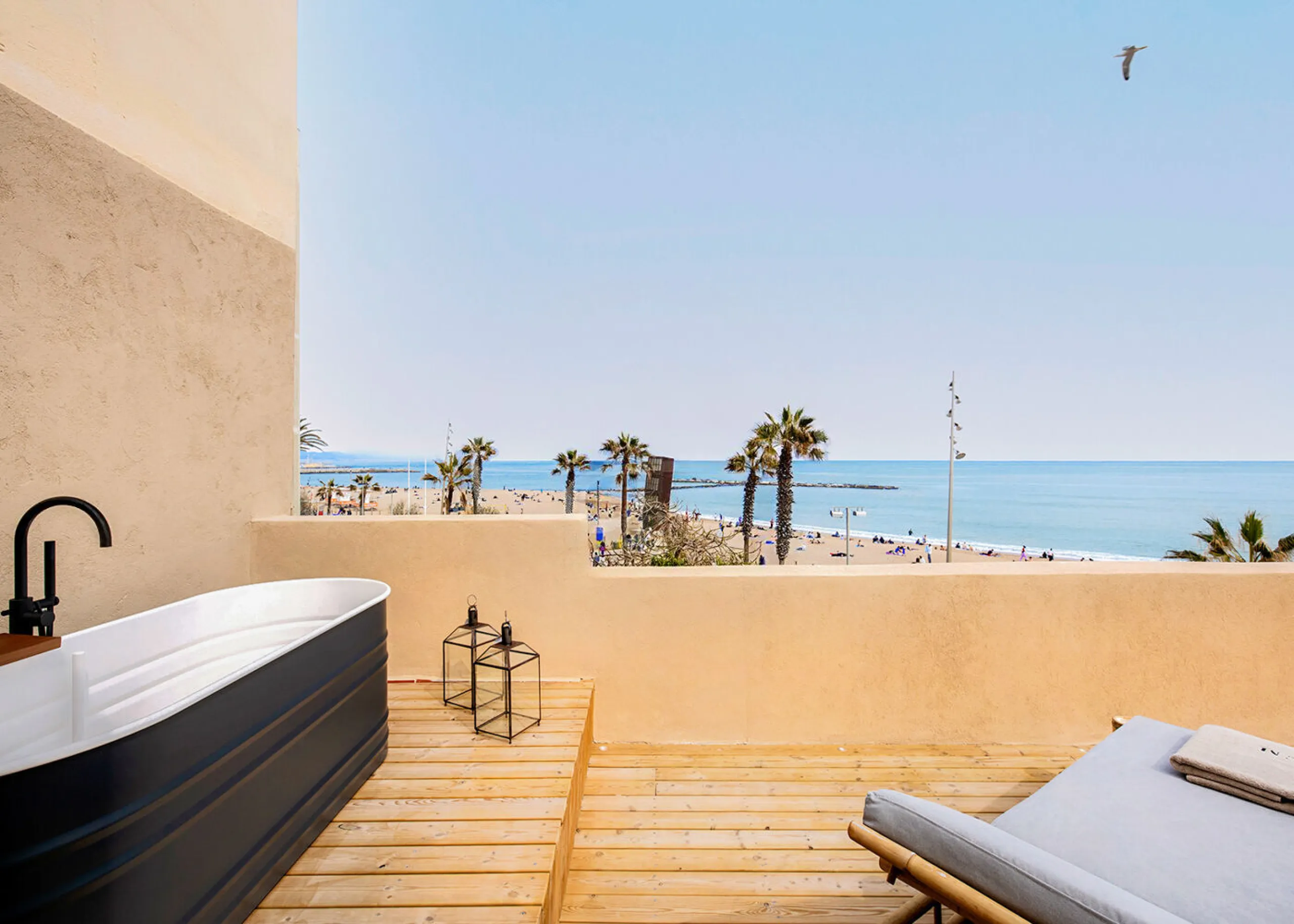 Renovated Beachside Apartment with Balcony in Barceloneta, Barcelona