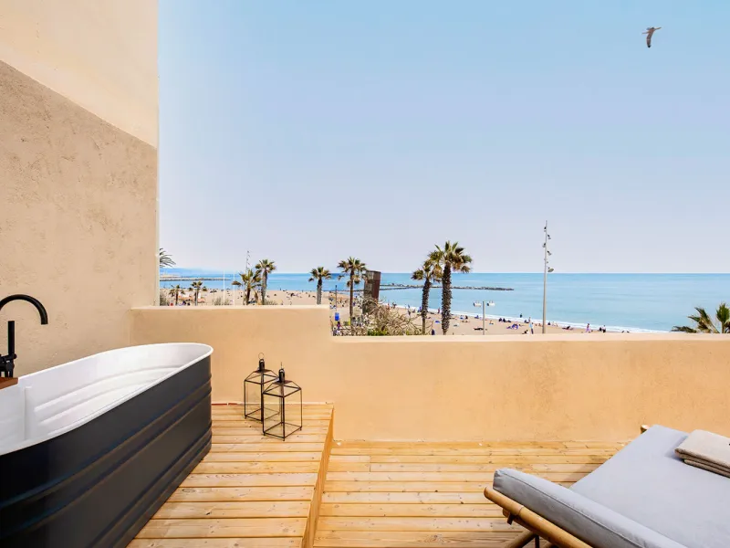 Renovated Beachside Apartment with Balcony in Barceloneta, Barcelona