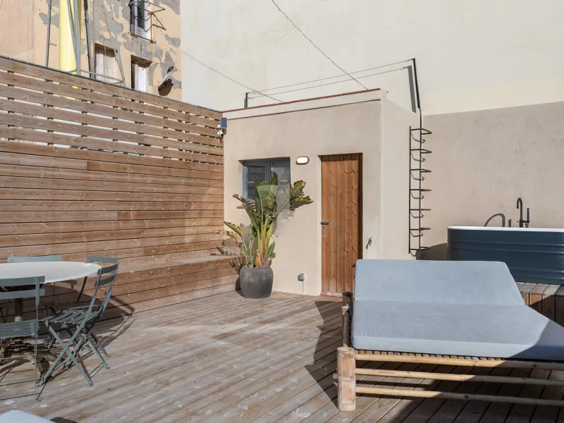 Renovated Beachside Apartment with Balcony in Barceloneta, Barcelona