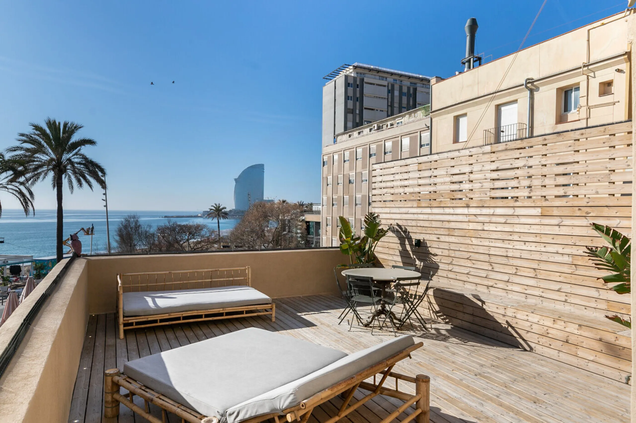 Renovated Beachside Apartment with Balcony in Barceloneta, Barcelona