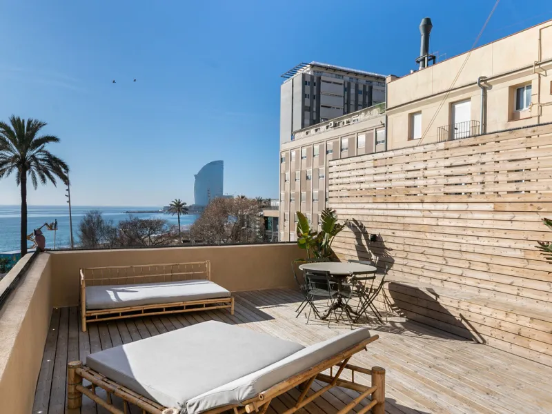Renovated Beachside Apartment with Balcony in Barceloneta, Barcelona