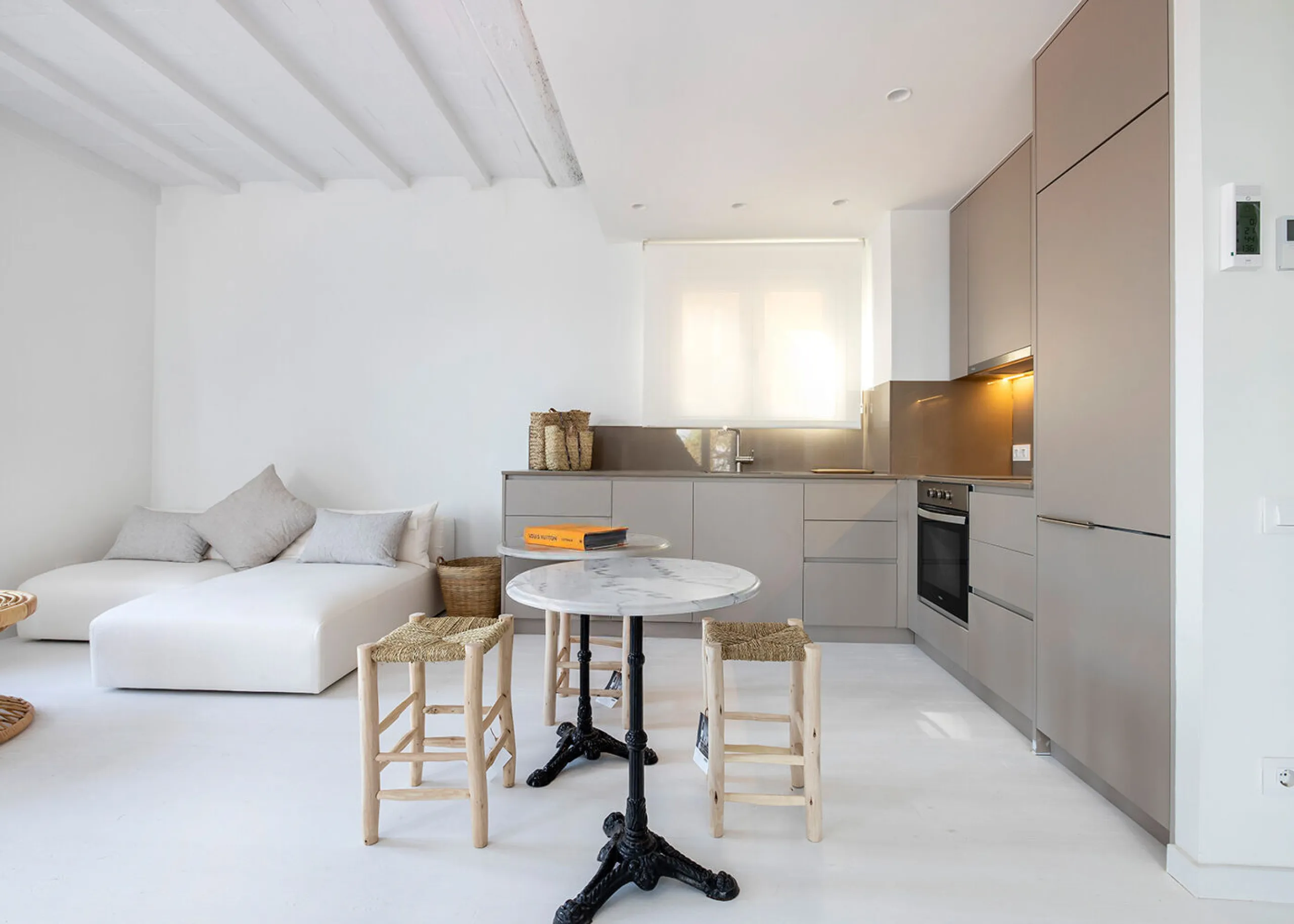 Renovated Beachside Apartment with Balcony in Barceloneta, Barcelona