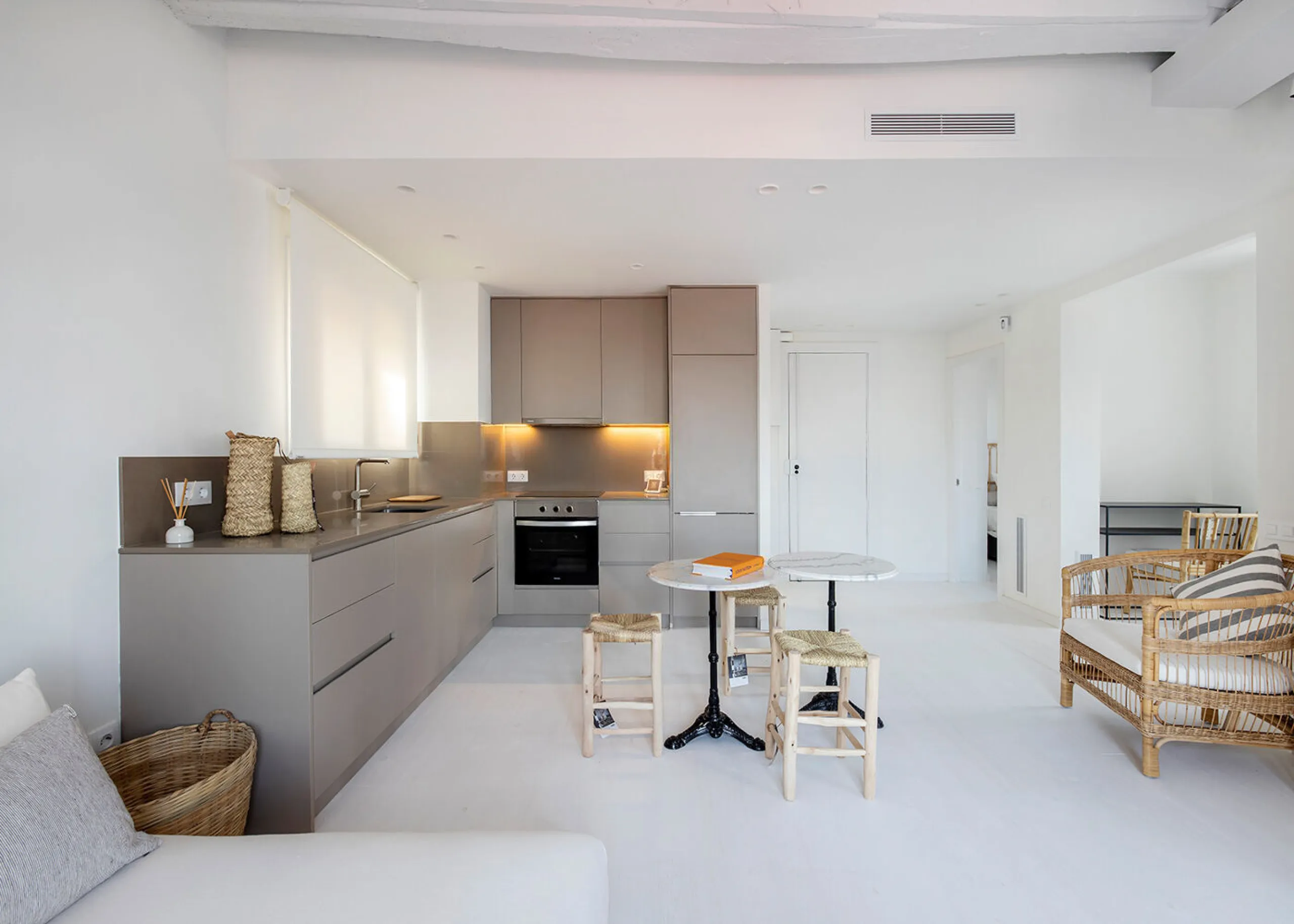 Renovated Beachside Apartment with Balcony in Barceloneta, Barcelona