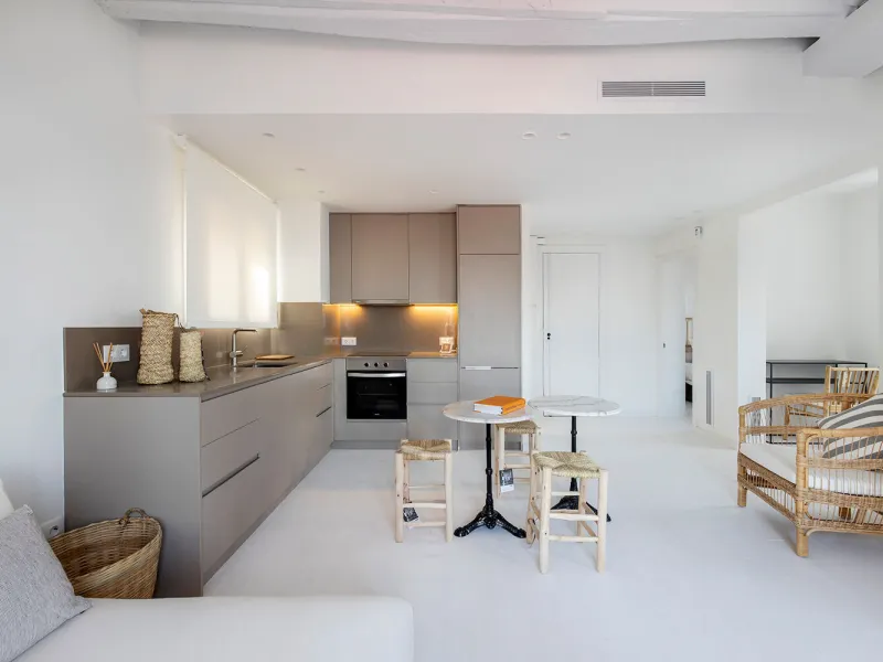 Renovated Beachside Apartment with Balcony in Barceloneta, Barcelona
