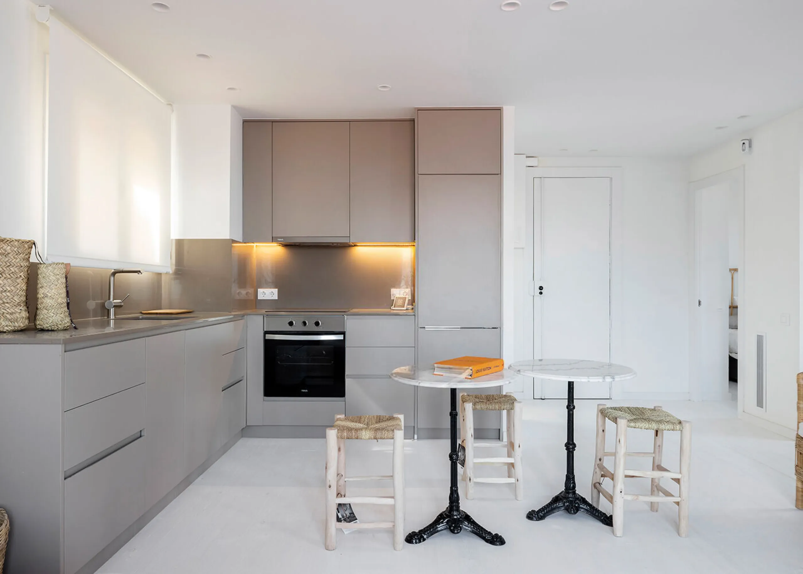 Renovated Beachside Apartment with Balcony in Barceloneta, Barcelona