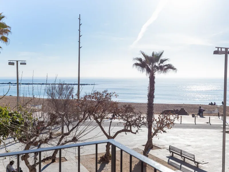 Renovated Beachside Apartment with Balcony in Barceloneta, Barcelona
