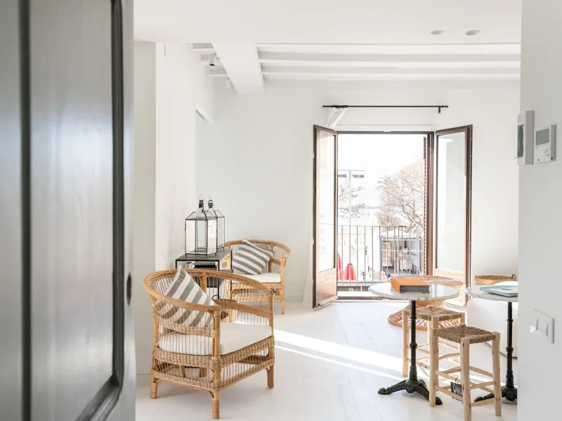 Renovated Beachside Apartment with Balcony in Barceloneta, Barcelona