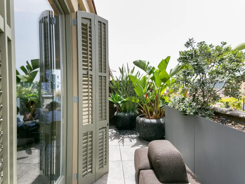 Piso ático con vistas panorámicas y amplia terraza privada en el centro de Barcelona