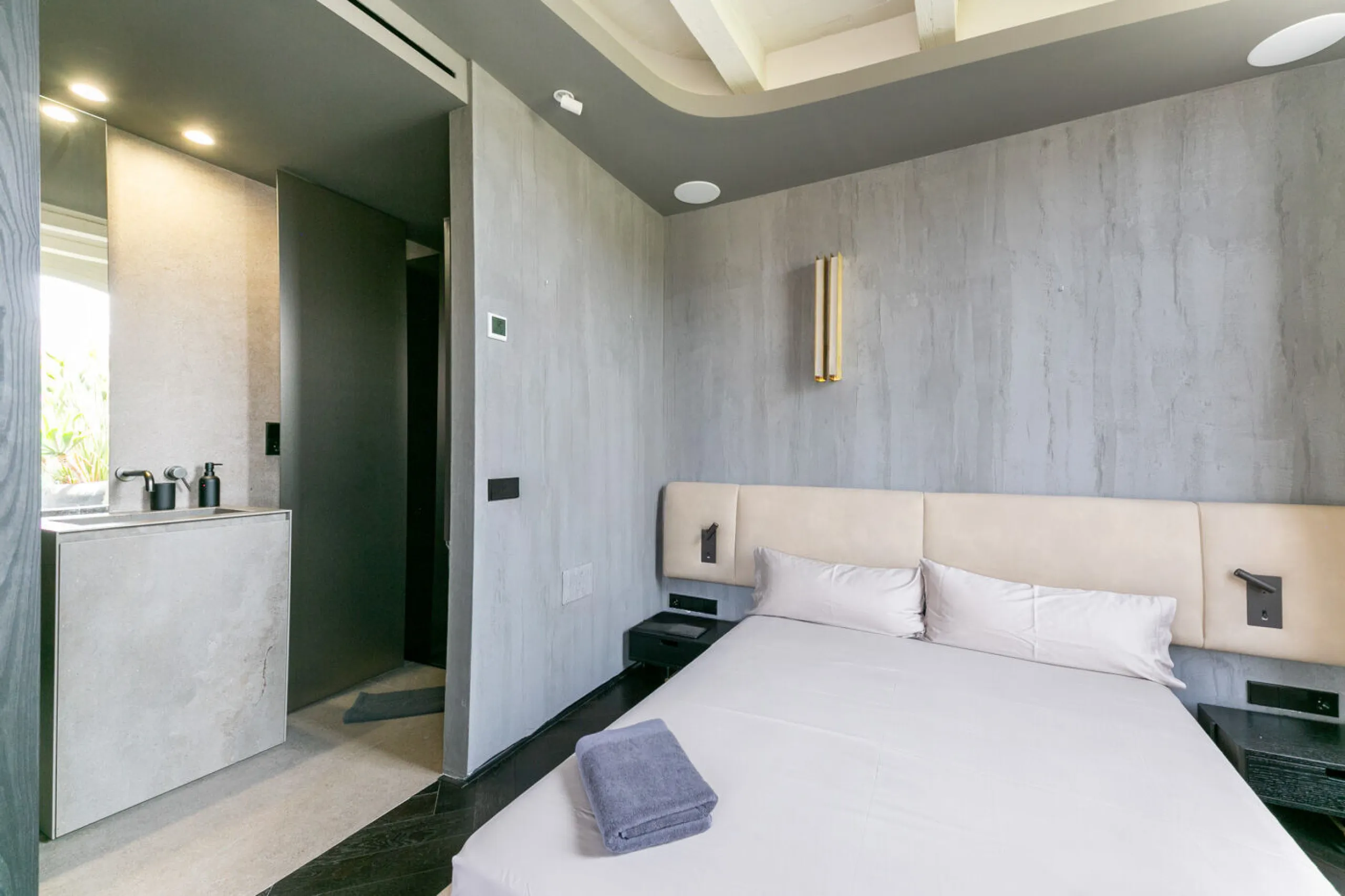 Piso ático con vistas panorámicas y amplia terraza privada en el centro de Barcelona