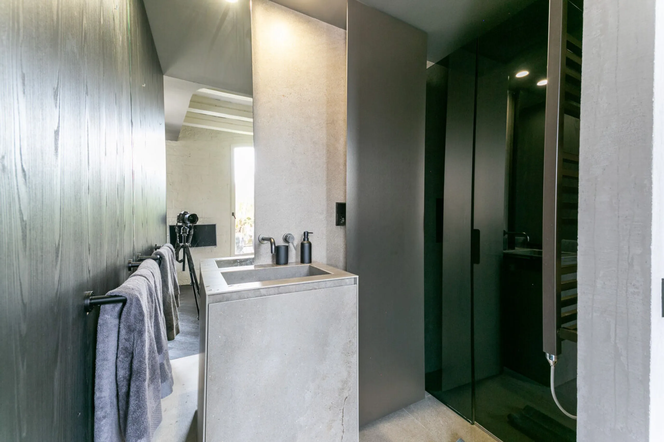 Piso ático con vistas panorámicas y amplia terraza privada en el centro de Barcelona