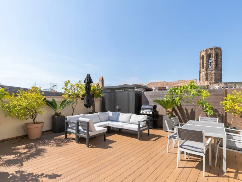 Historic Elegance with Private Terrace in the Heart of the Gothic Quarter, Barcelona