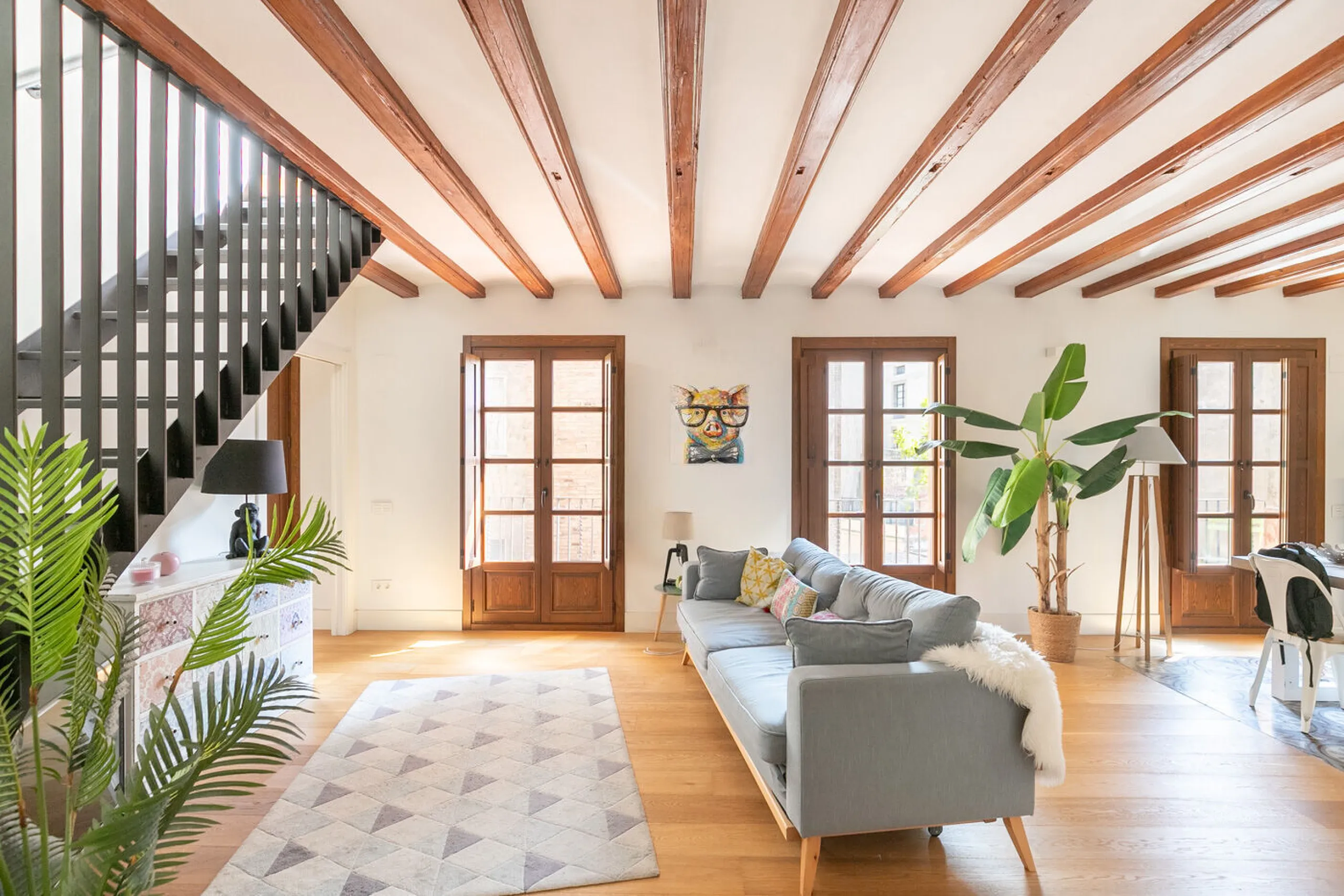 Historic Elegance with Private Terrace in the Heart of the Gothic Quarter, Barcelona