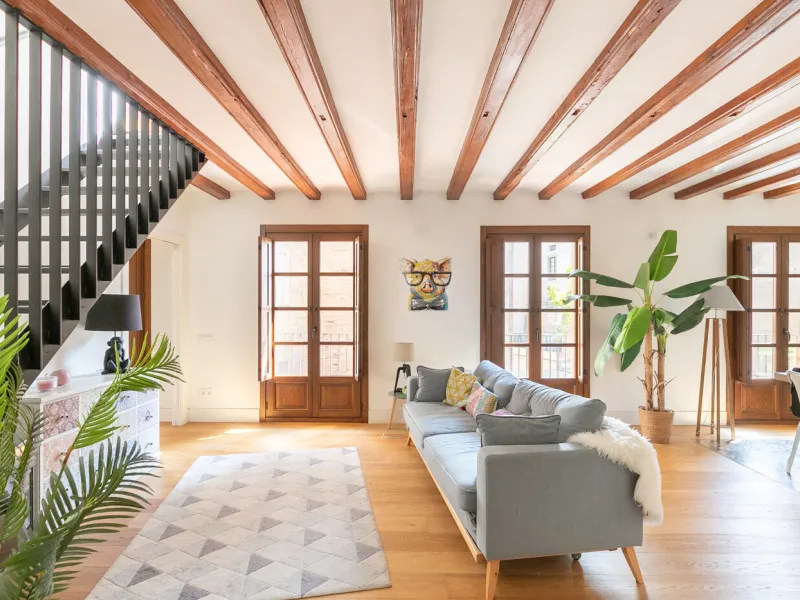 Historic Elegance with Private Terrace in the Heart of the Gothic Quarter, Barcelona