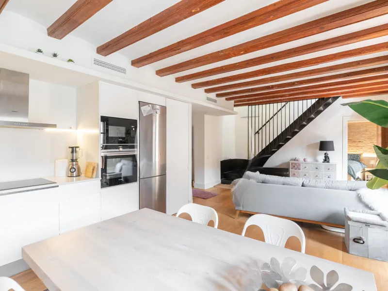 Historic Elegance with Private Terrace in the Heart of the Gothic Quarter, Barcelona